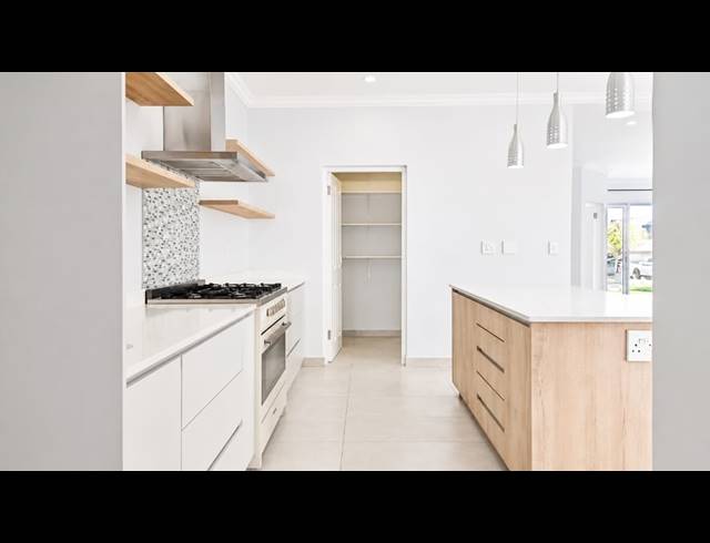 4 BEDROOM FREEHOLD FOR SALE IN SANDOWN